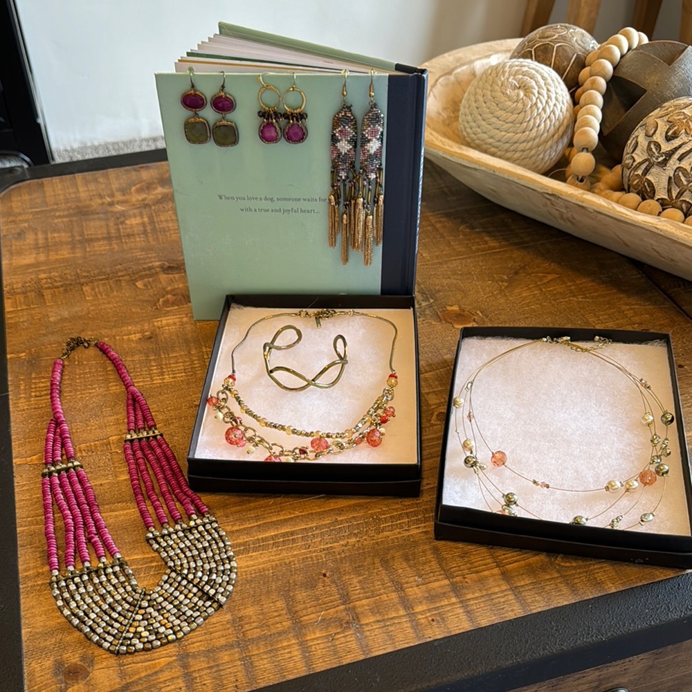 Pretty in Pink 💖 jewelry collection